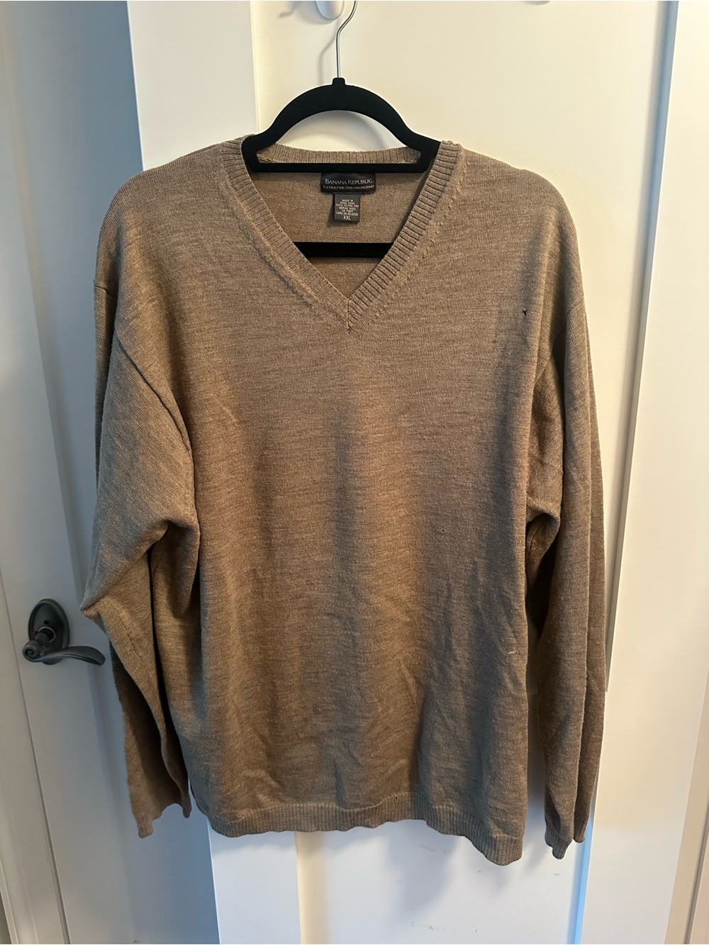 Banana Republic Men's V-Neck Sweater - Beige/Taupe